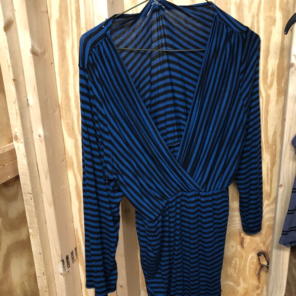 Jessica Simpson maternity shirts